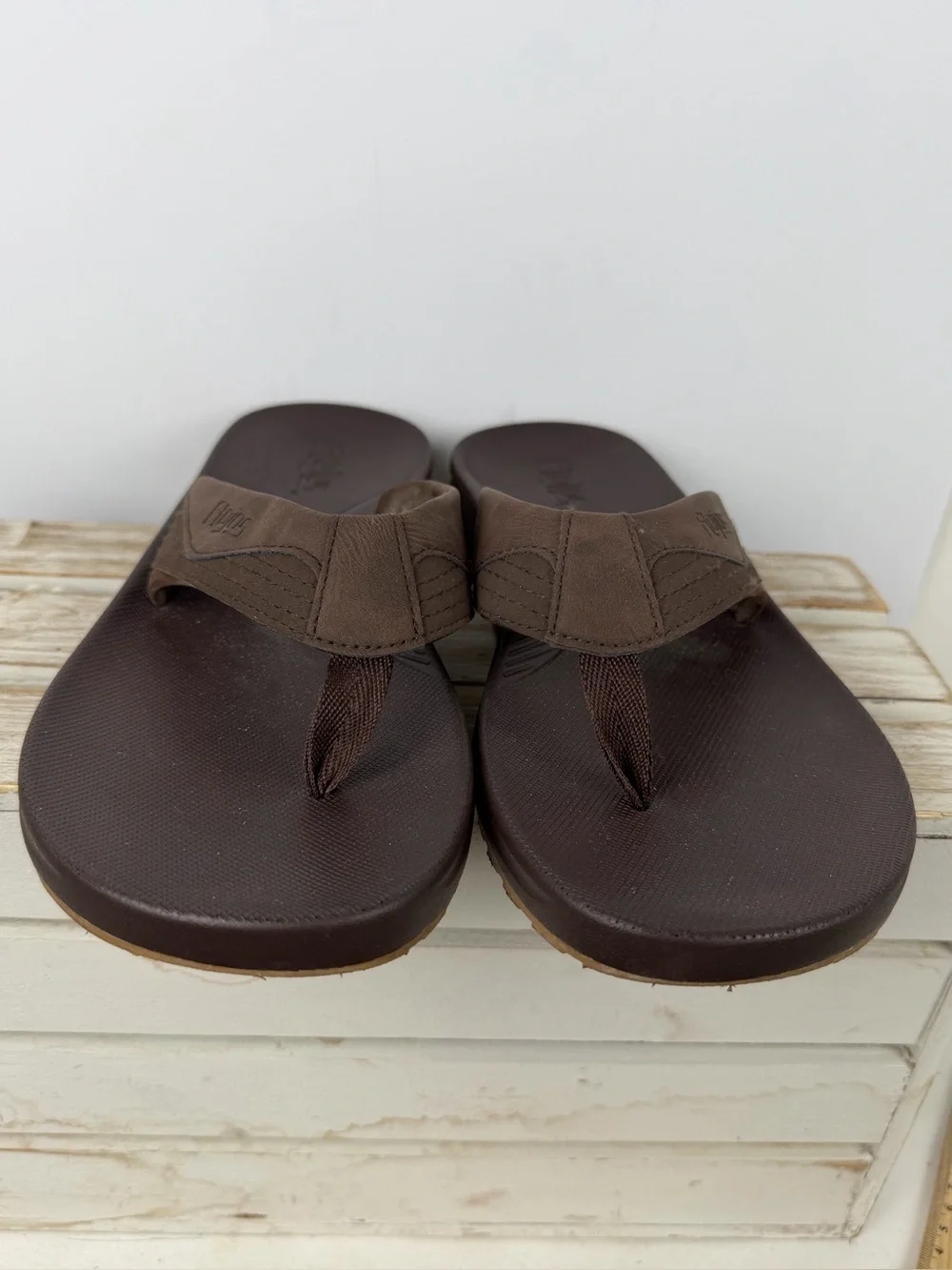 Flojos men's brown thong sandals flip flops size 10.